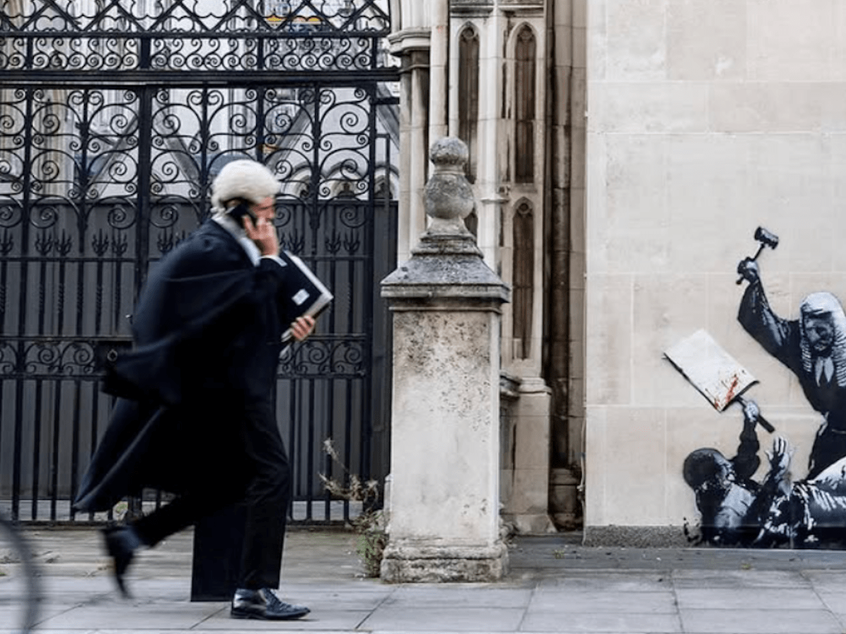 “Il silenzio della Giustizia”: censurata l’ultima opera di Banksy a Londra