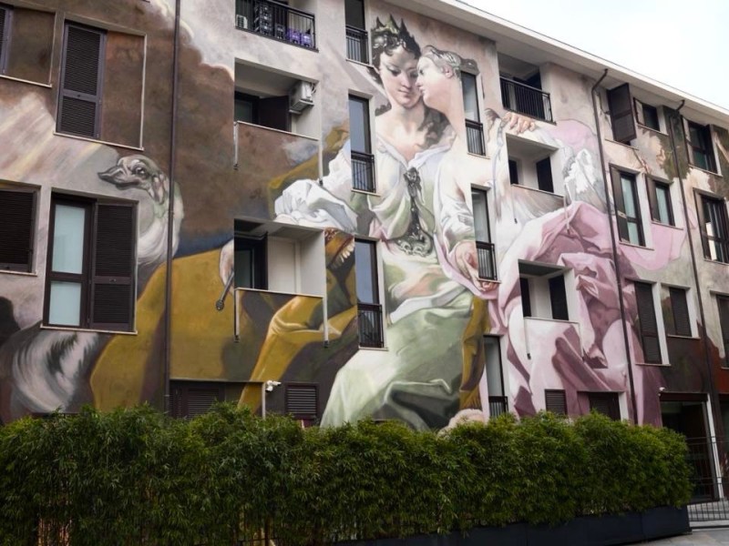 Andrea Ravo Mattoni nel Quadrilatero della Moda di Milano: l’“Allegoria della Giustizia e della Pace” torna in Italia
